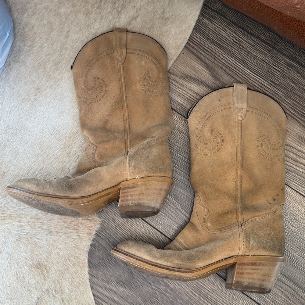 Tan Suede Western Boots authentic Texas made rustic and very comfortable - Picture 5 of 13